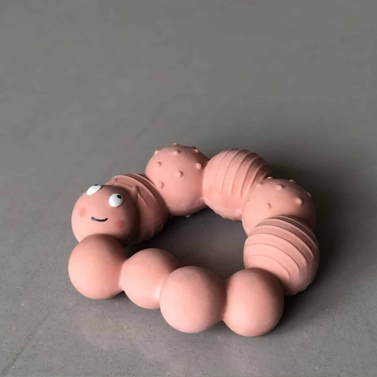 Filibabba kaučukové kousátko Lily the larva